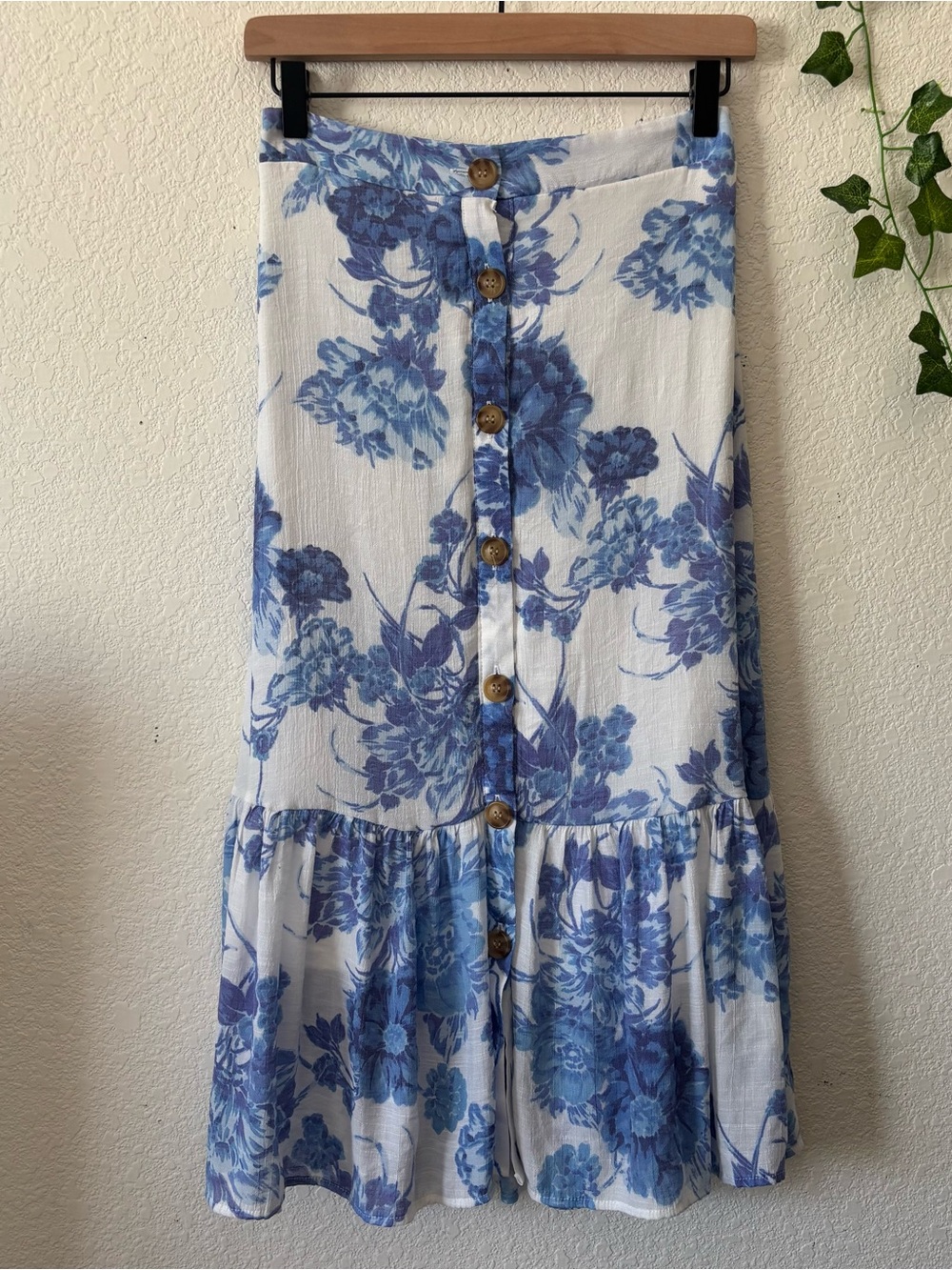 Mlle Gabrielle Women's Blue Floral Button Front Ruffle Hem Midi Skirt Size S